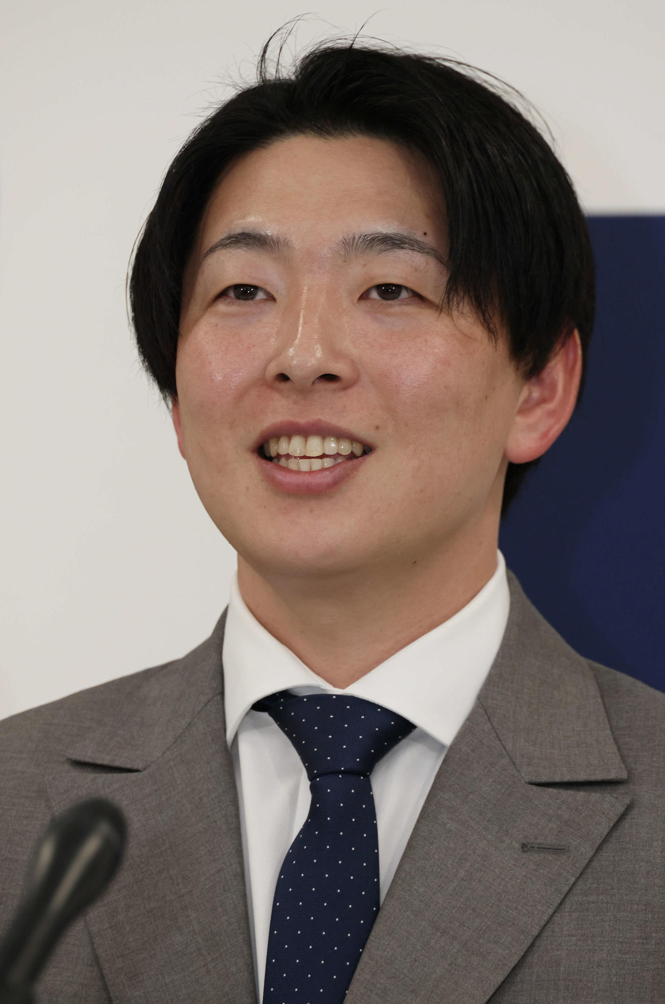 契約更改後、会見する広島大瀬良（撮影・加藤孝規）　