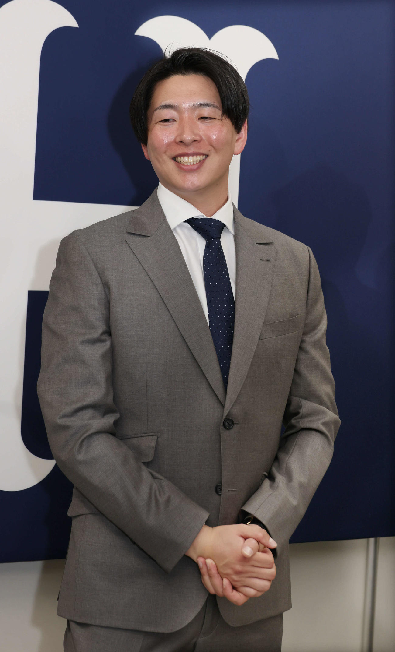 契約更改後、会見する広島大瀬良（撮影・加藤孝規）　