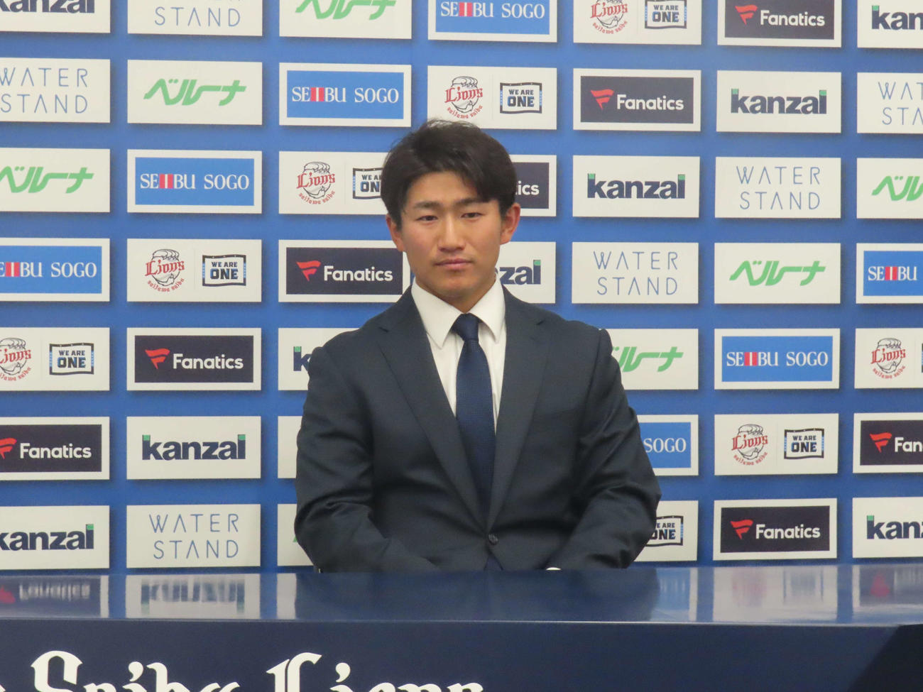 契約更改を終え会見に臨む西武野村（撮影・北村健龍）