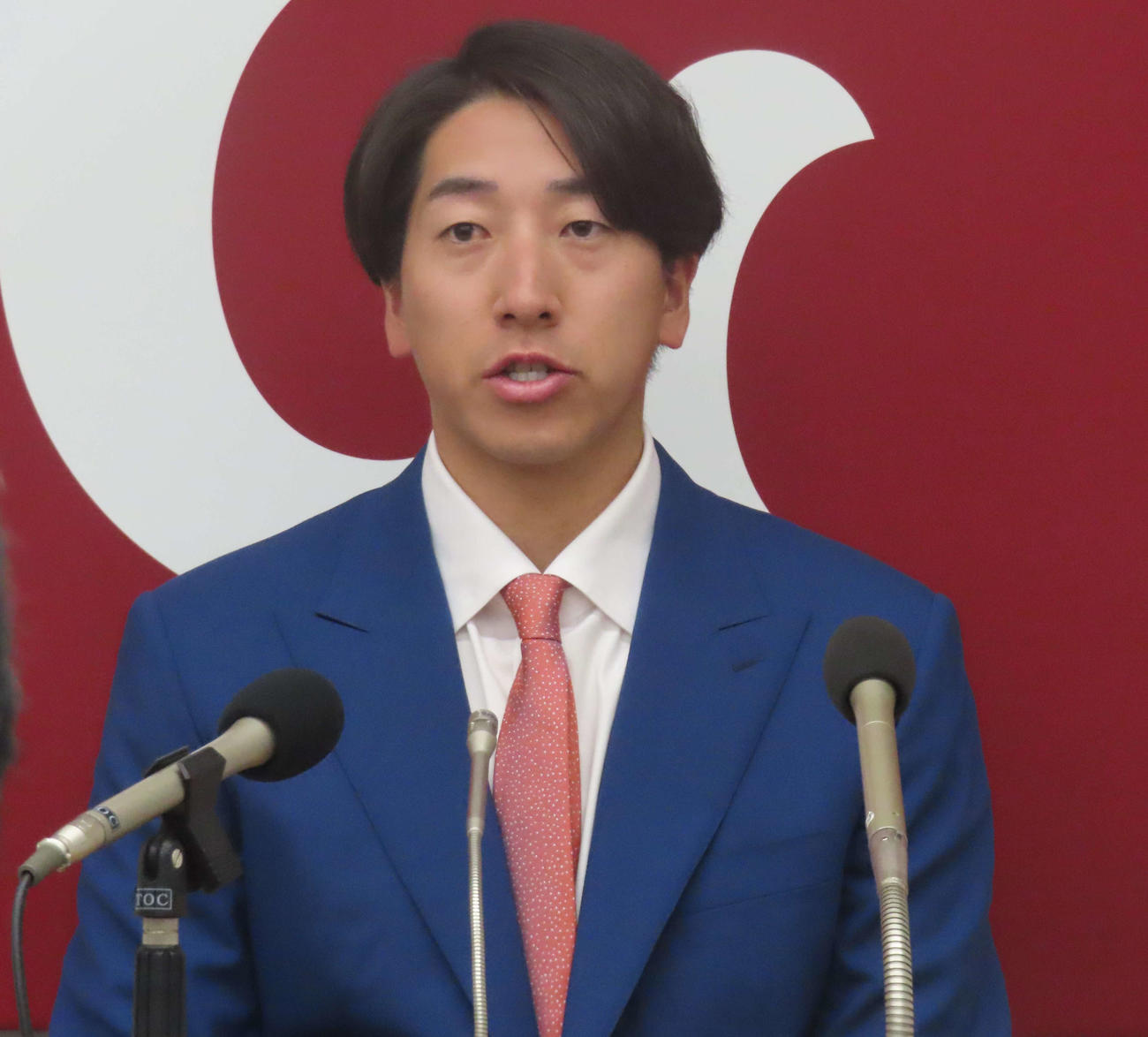 契約更改交渉を終え、会見に臨む巨人大勢（撮影・水谷京裕）