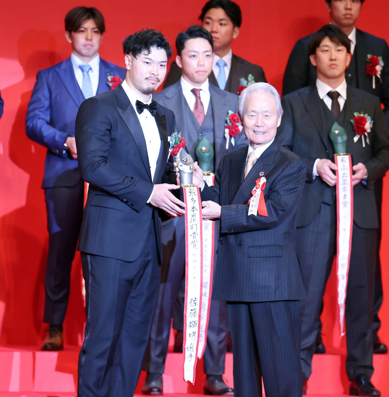 NPB AWARDS 2025　セ・リーグの最多本塁打賞等2冠達成の阪神佐藤輝（撮影・浅見桂子）
