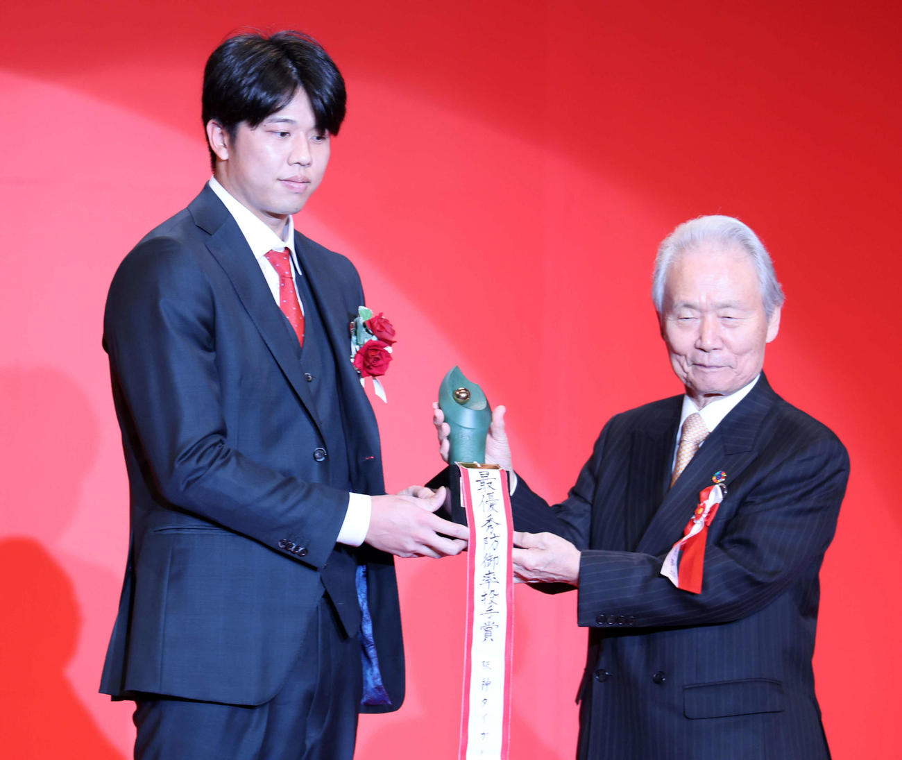 NPB AWARDS 2025　セ・リーグの最優秀防御率投手賞を受賞した阪神才木（撮影・浅見桂子）