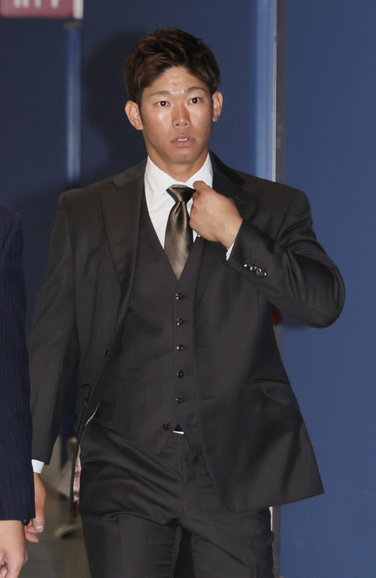 契約更改にのぞむ広島坂倉（撮影・加藤孝規）　