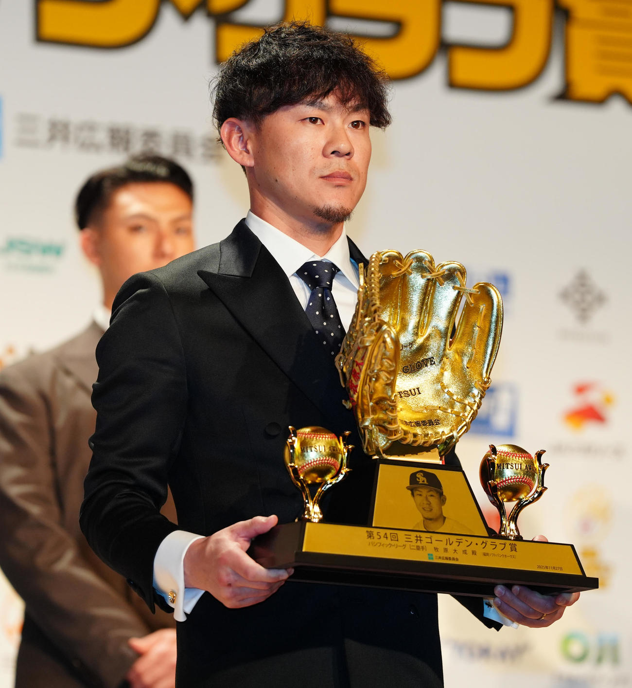 三井ゴールデン・グラブ賞を受賞したソフトバンク牧原大（撮影・鈴木みどり）