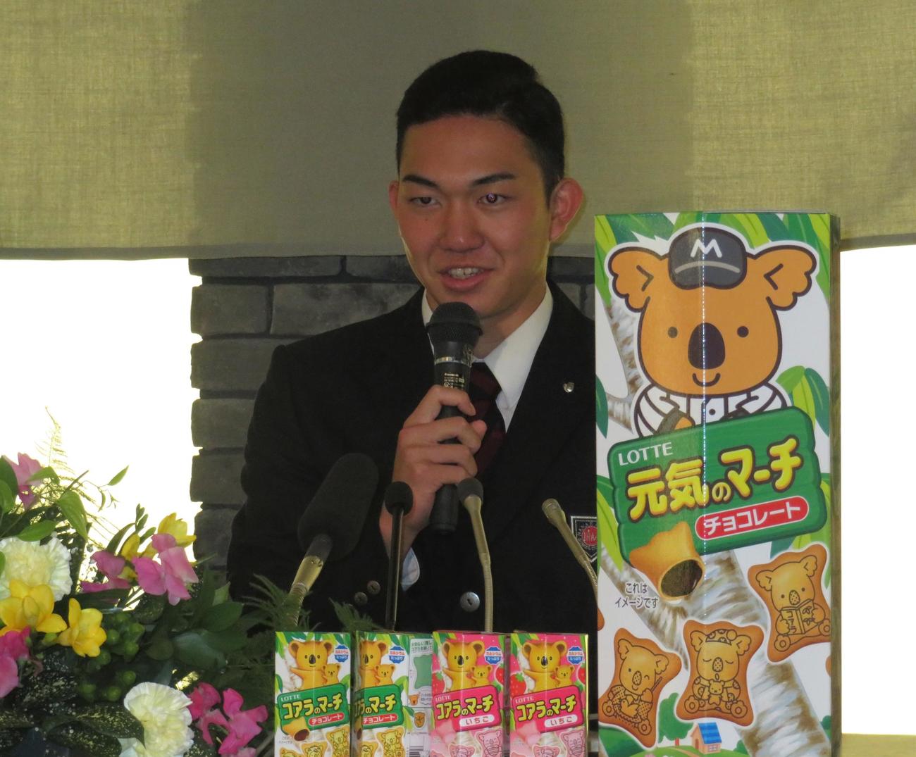 仮契約をおこなったロッテドラフト1位の石垣（撮影・星夏穂）