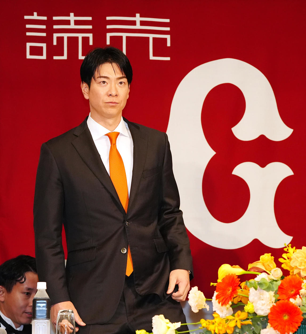 巨人入団会見に臨む松本（撮影・江口和貴）