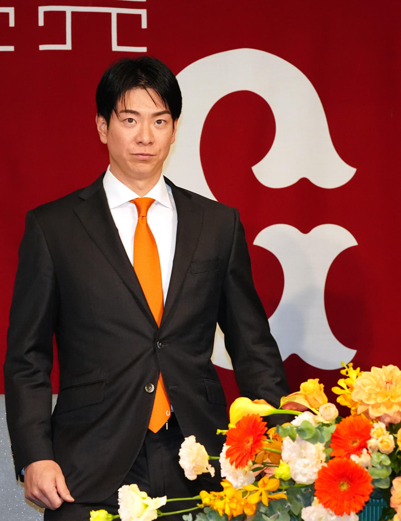 巨人入団会見に臨む松本（撮影・江口和貴）