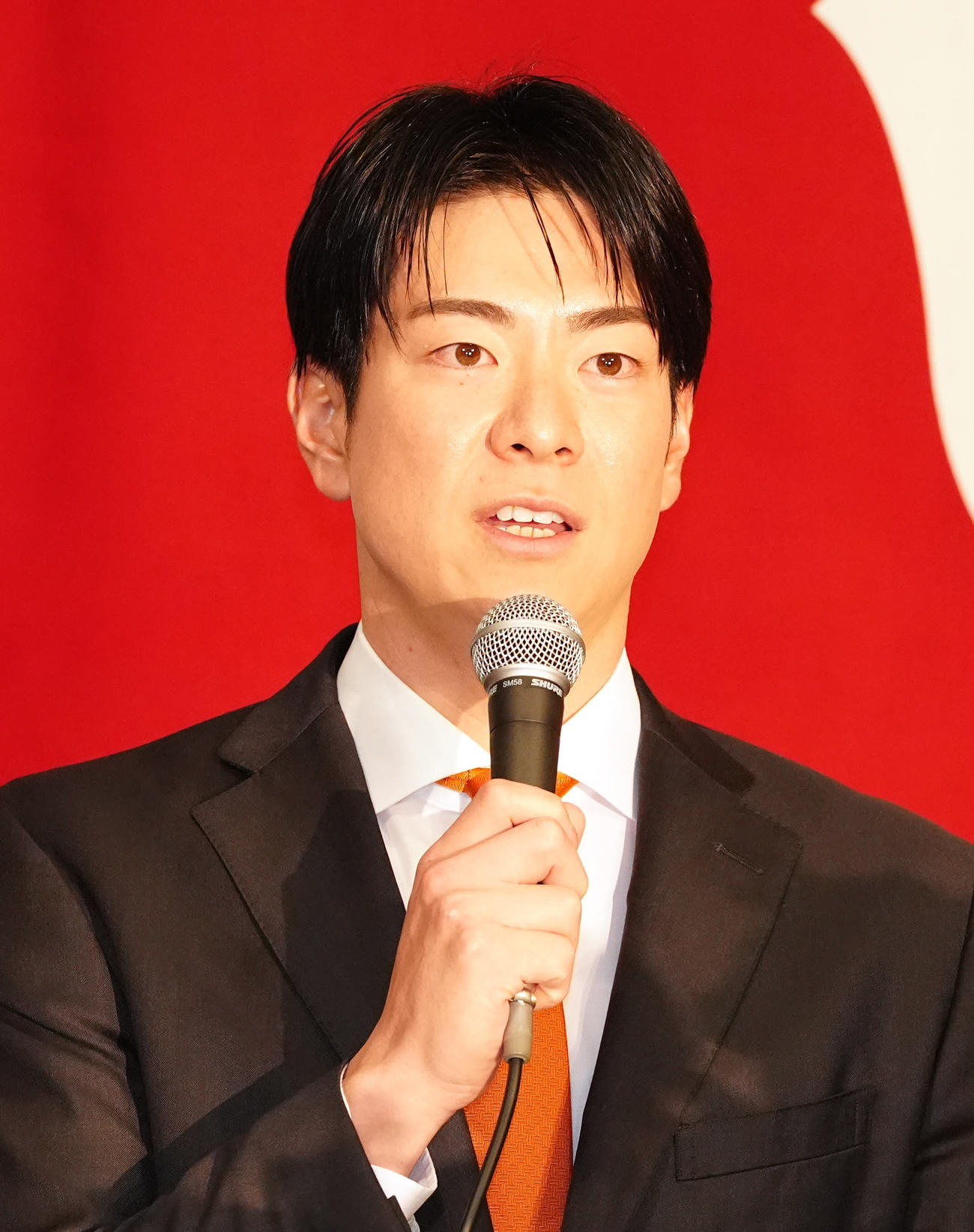 巨人入団会見に臨む松本（撮影・江口和貴）