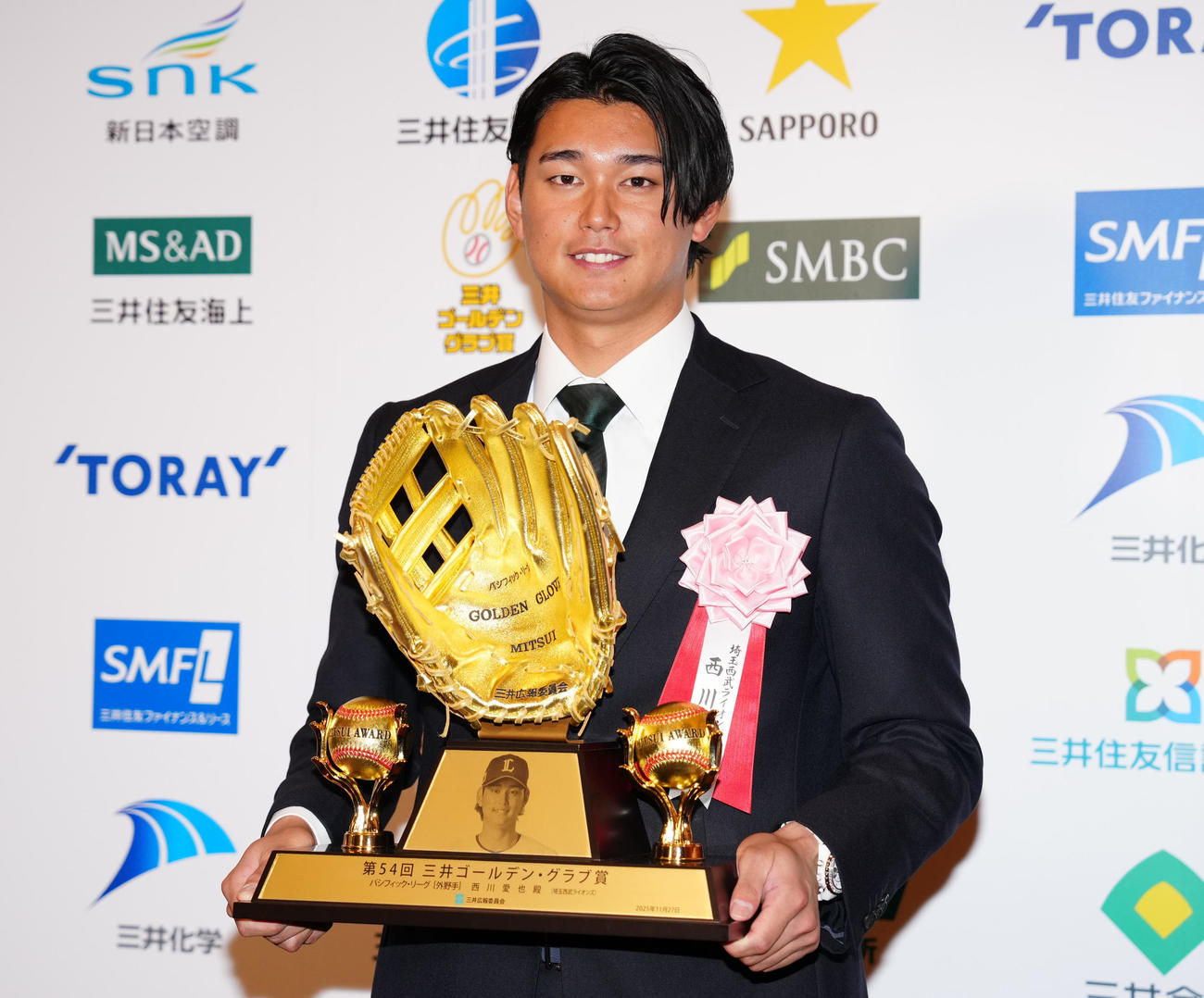 三井ゴールデン・グラブ賞を受賞した西武西川（撮影・鈴木みどり）