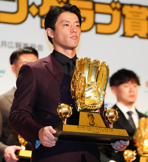 ゴールデン・グラブ賞】辰己涼介「普通で来るのは奇跡」優等生スーツで