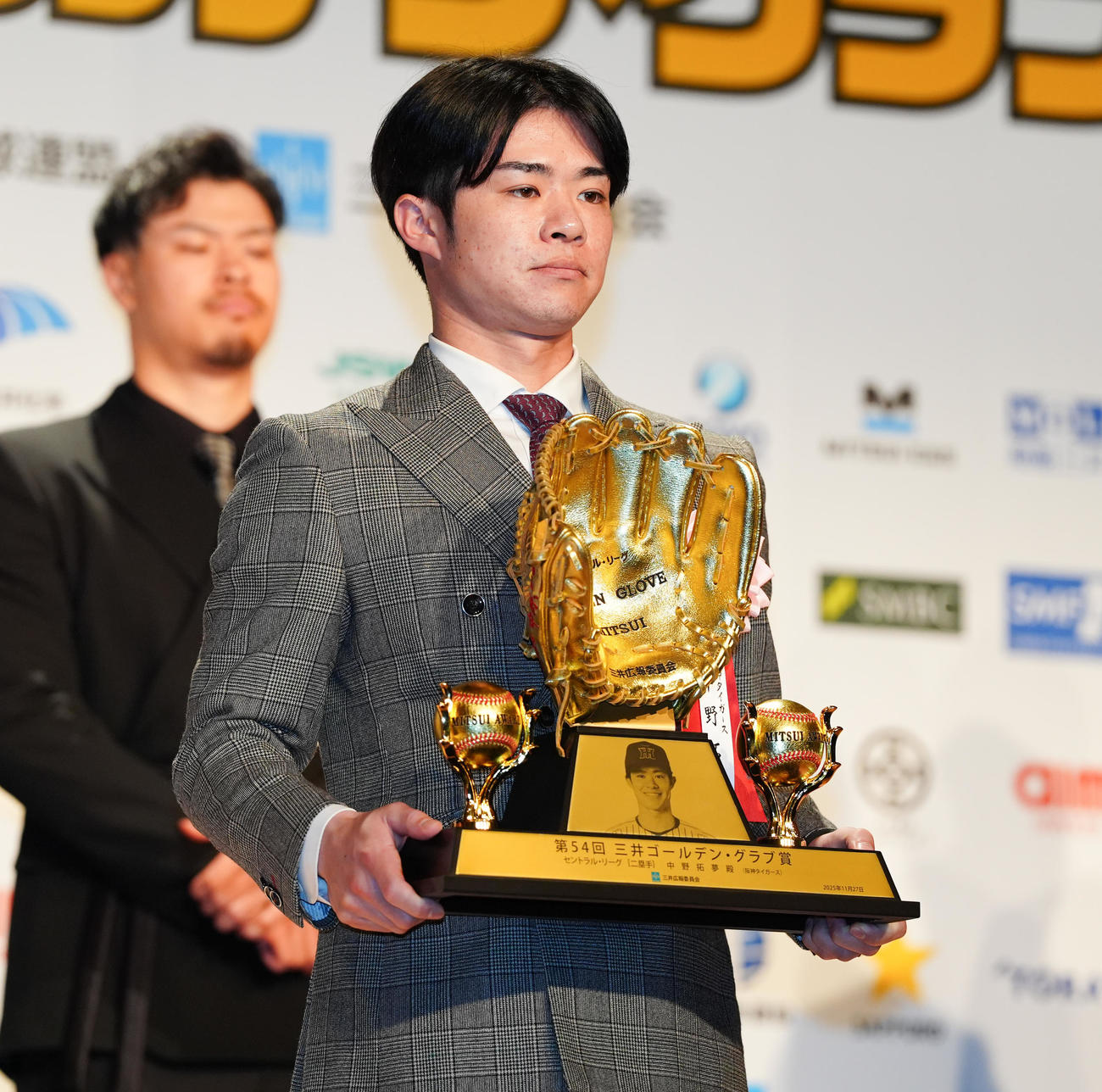 三井ゴールデン・グラブ賞を受賞した阪神中野（撮影・鈴木みどり）