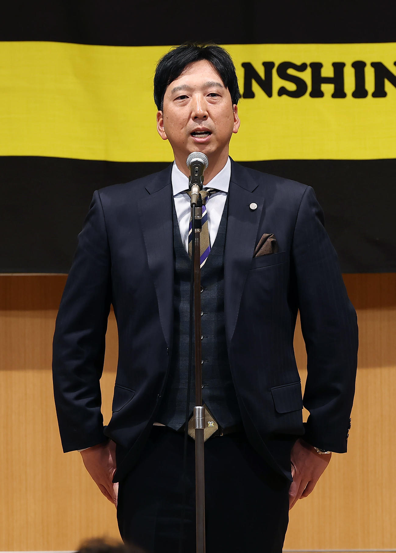 球団納会であいさつする阪神藤川監督（撮影・前田充）