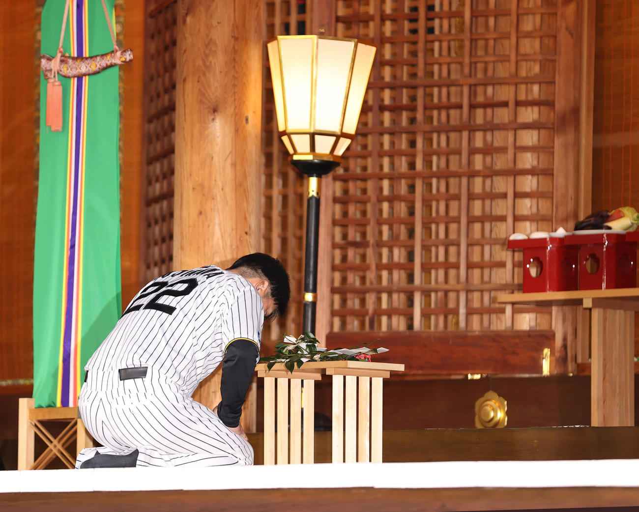 西宮神社にお礼参りする藤川監督（撮影・上山淳一）