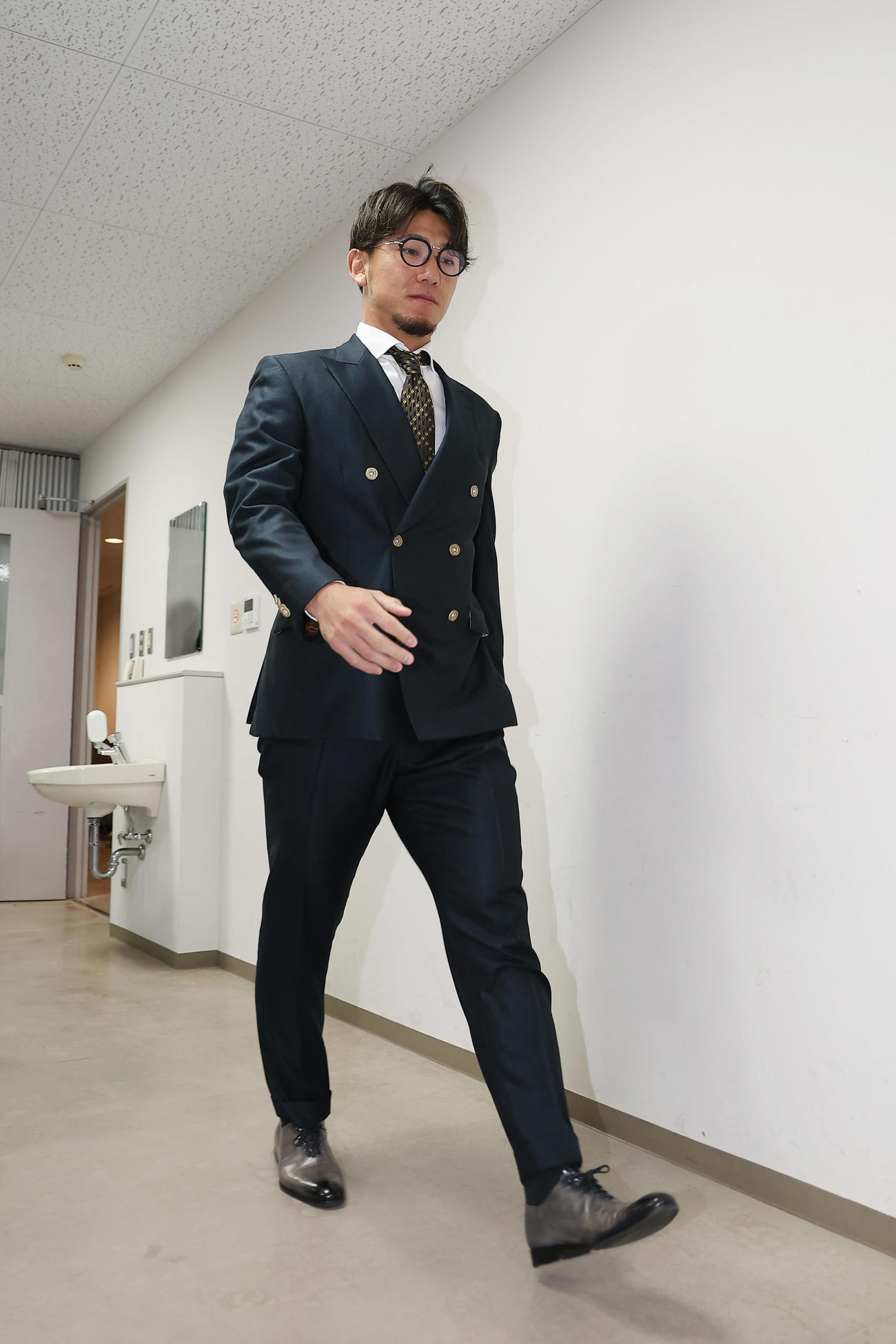 契約更改を終え、会見に臨む阪神伊藤将（撮影・前田充）
