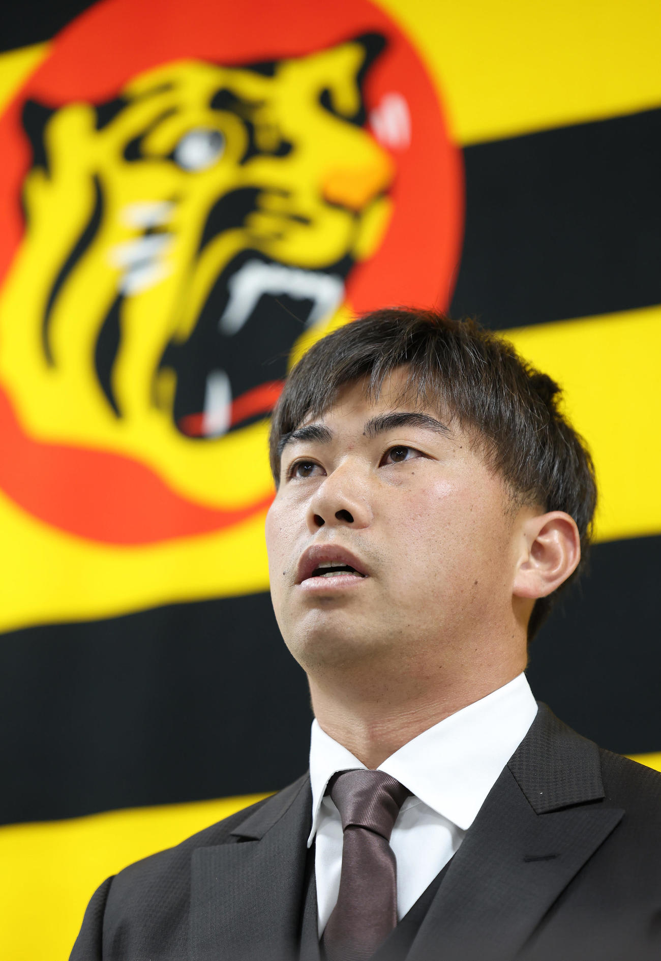 契約更改を終え、会見に臨む阪神桐敷（撮影・前田充）