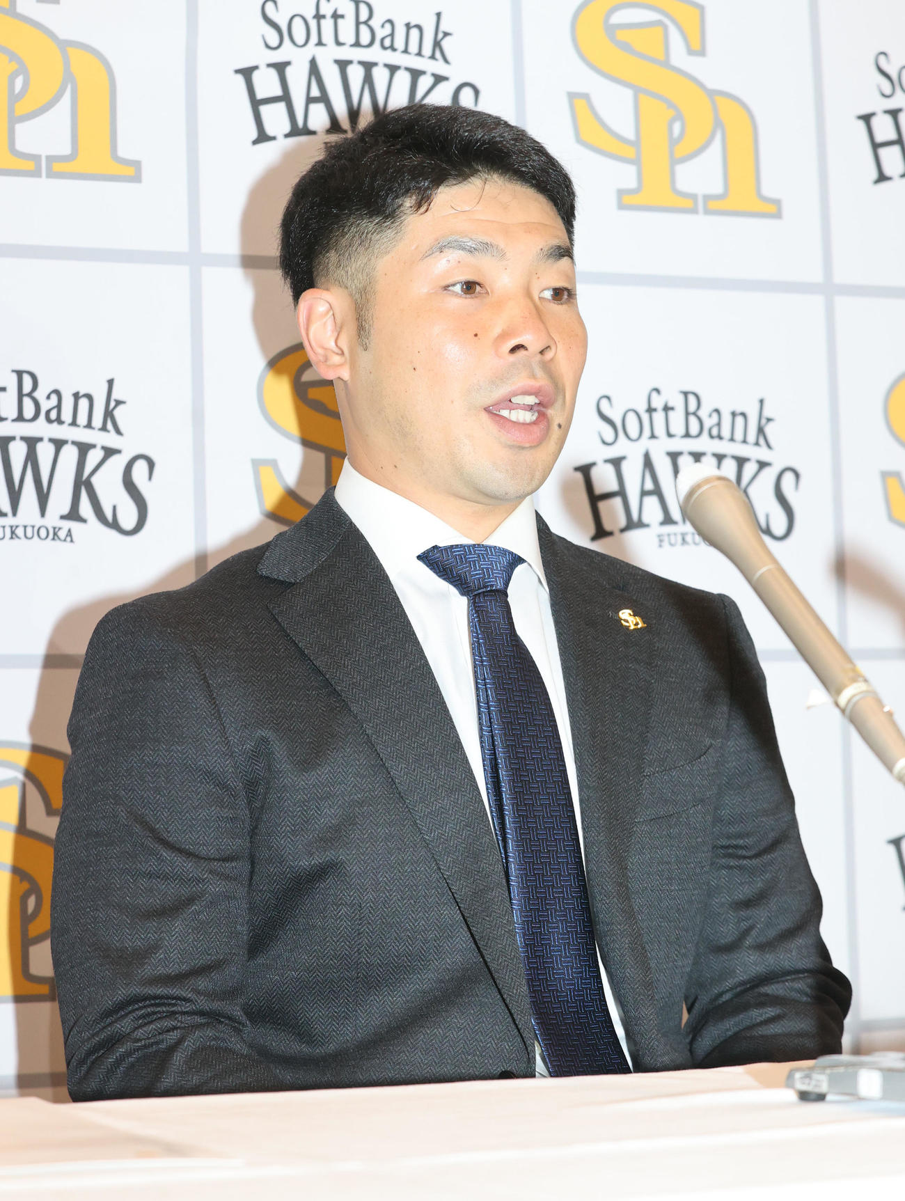 契約更改を終えた近藤（撮影・梅根麻紀）