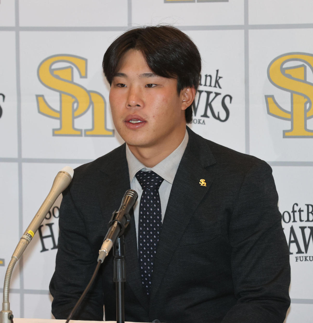 契約更改を終えた井上（撮影・梅根麻紀）