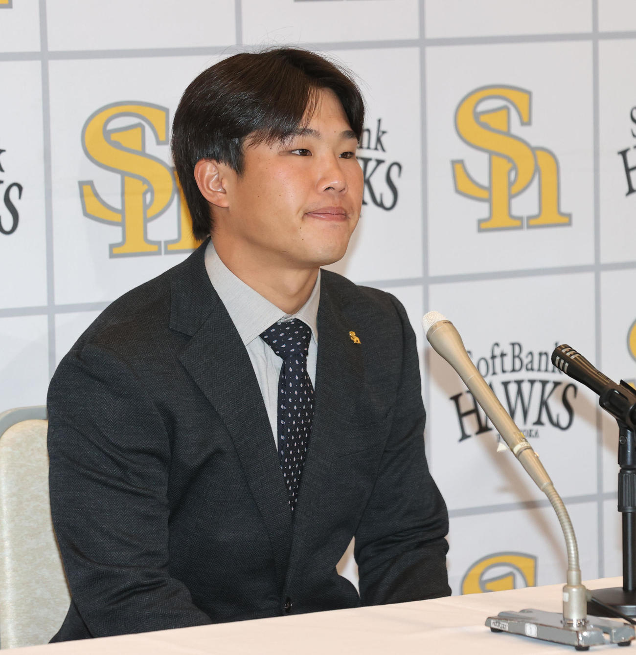 契約更改を終えた井上（撮影・梅根麻紀）
