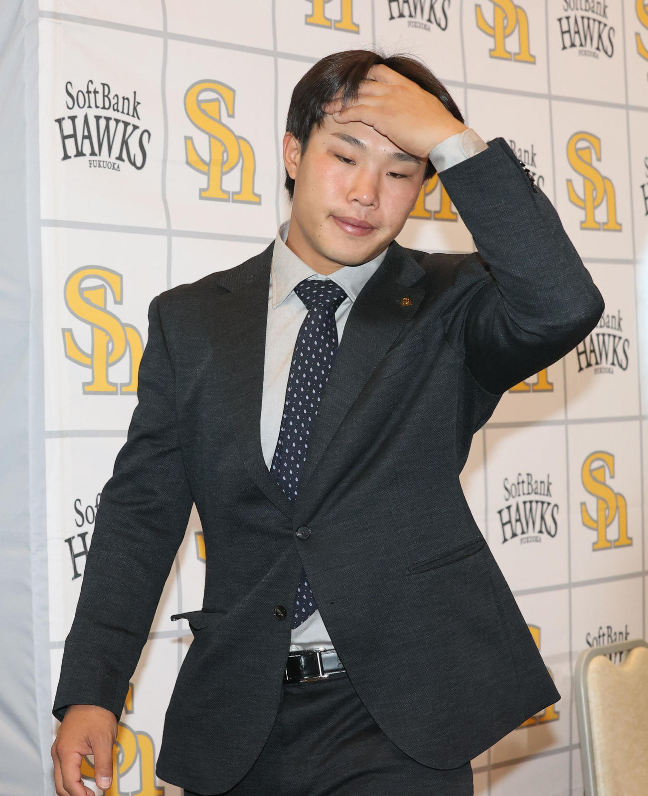 契約更改の会見を終えた井上（撮影・梅根麻紀）