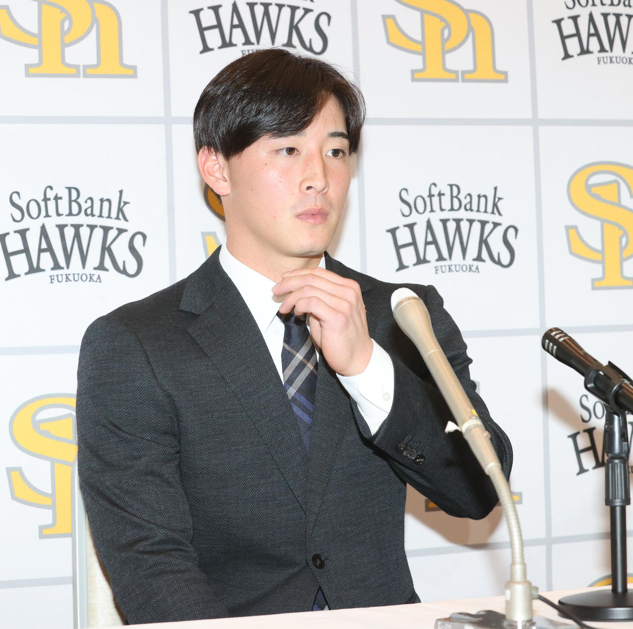契約更改を終えた藤田（撮影・梅根麻紀）