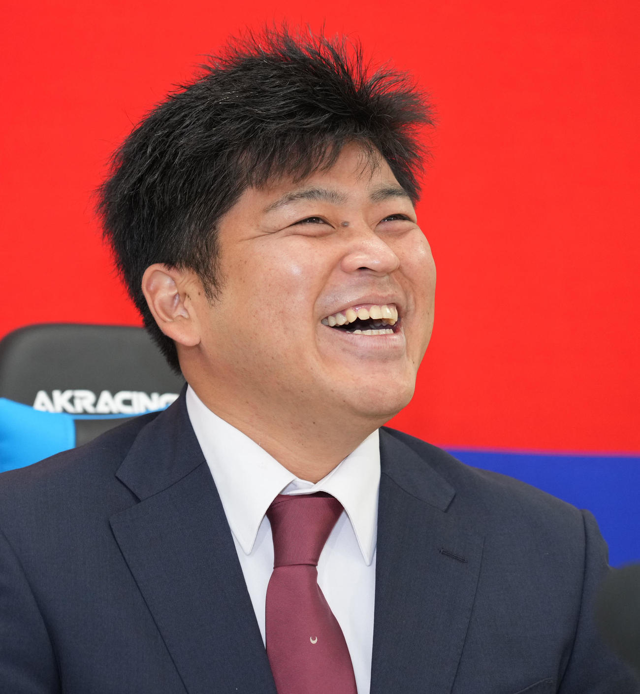 契約交渉を終え明るい表情で会見する福（撮影・森本幸一）
