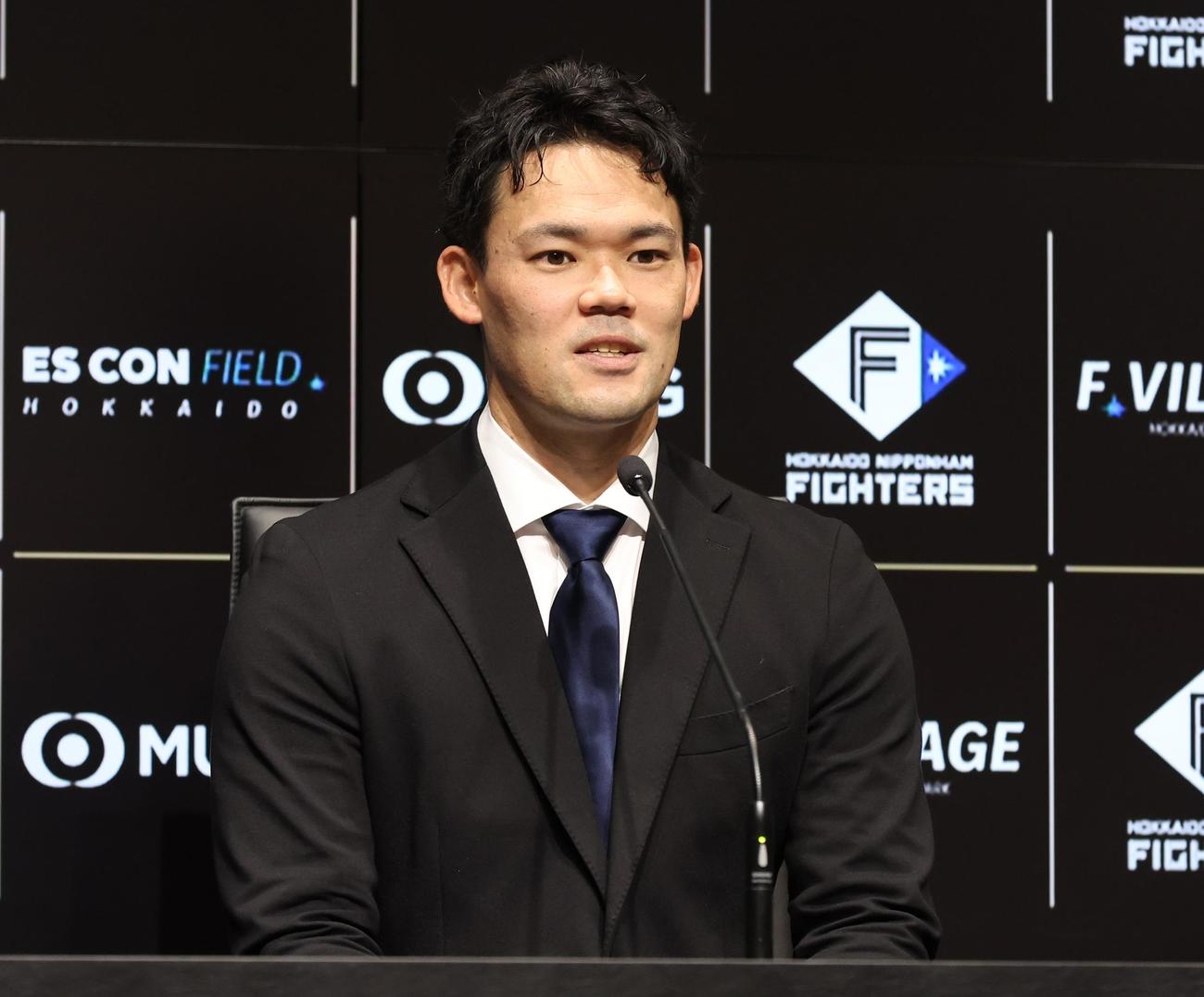 契約更改を終え記者会見する福谷（撮影・黒川智章）