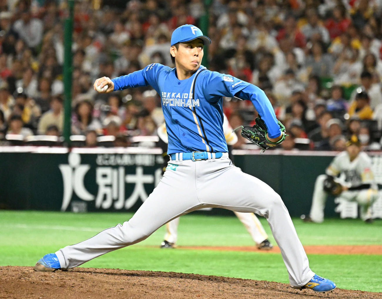 ソフトバンク対日本ハム　日本ハム3番手投手の杉浦（2025年10月16日撮影）
