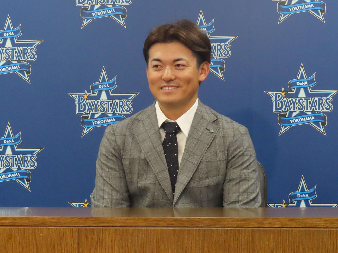 契約更改を終え会見に臨むDeNA林（撮影・北村健龍）