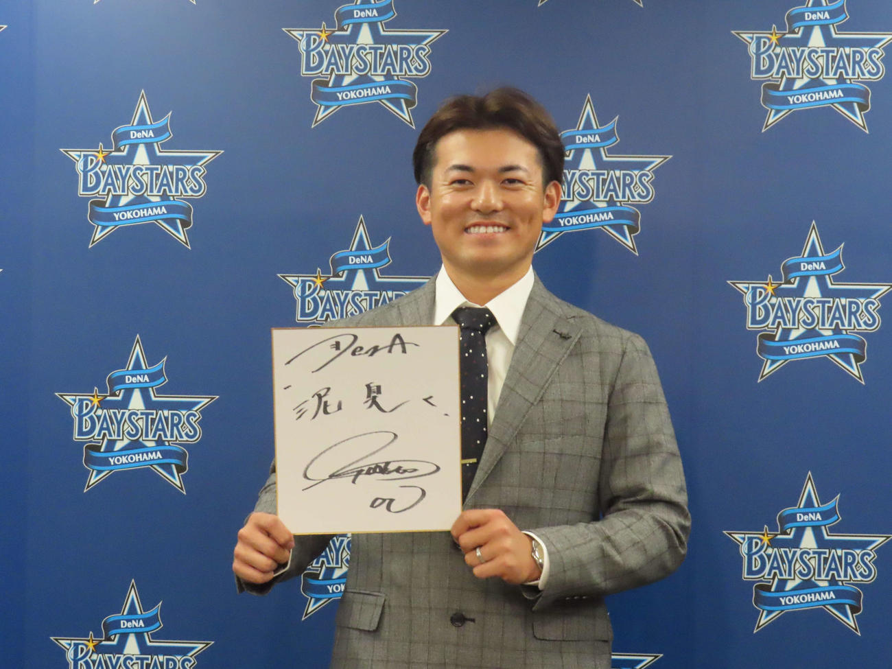 契約更改を終え会見に臨むDeNA林（撮影・北村健龍）