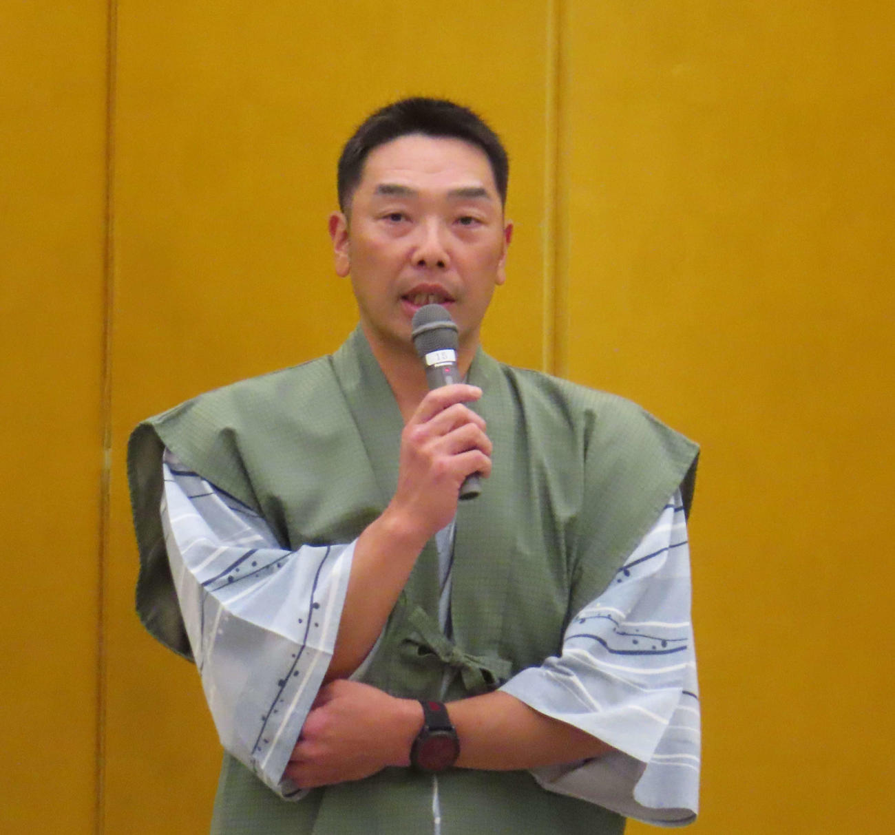 納会であいさつした巨人阿部監督（撮影・水谷京裕）