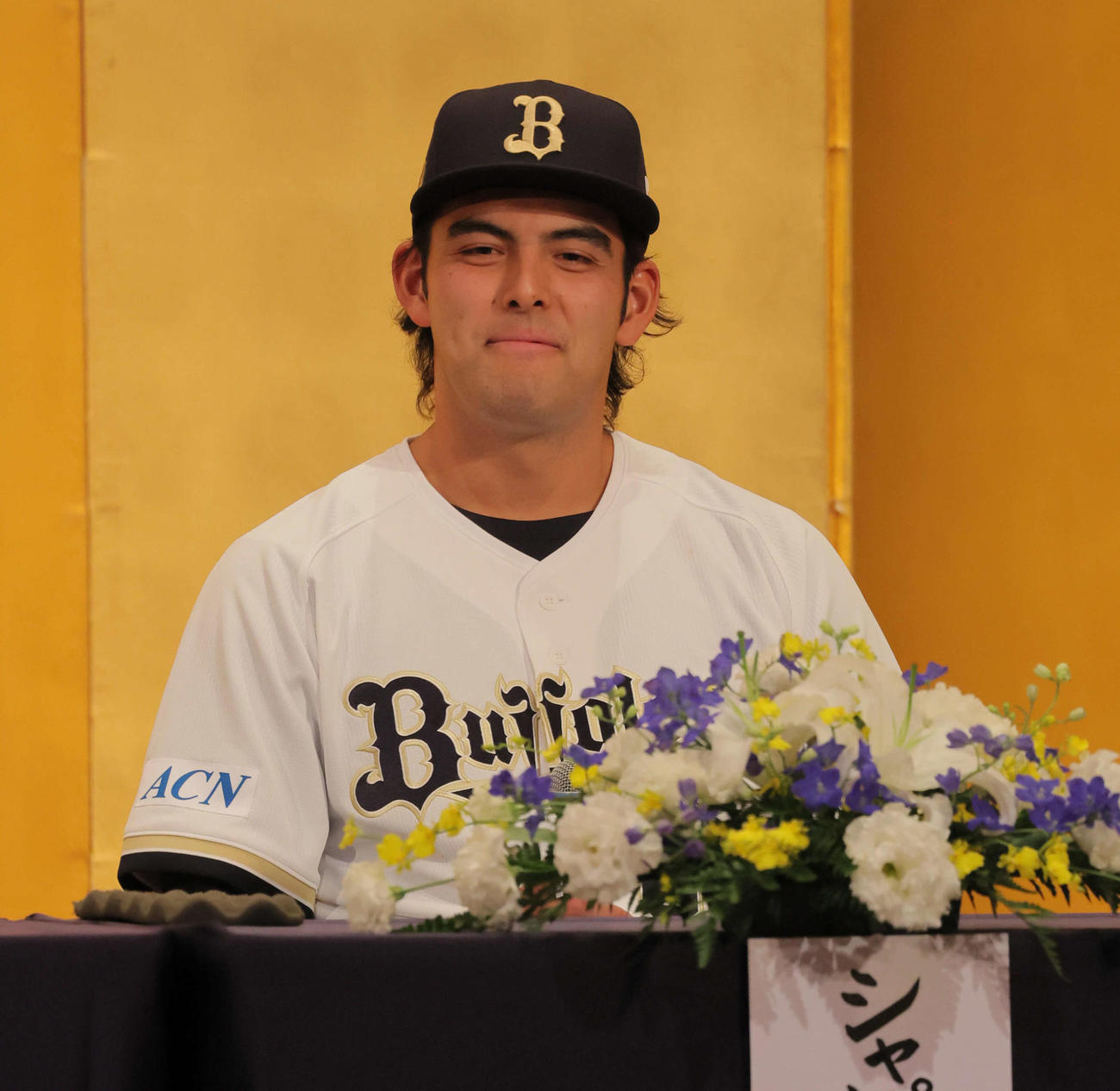 オリックスの新人選手入団発表記者会見でスピーチするシャピロ・マシュー・一郎（撮影・宮崎幸一)