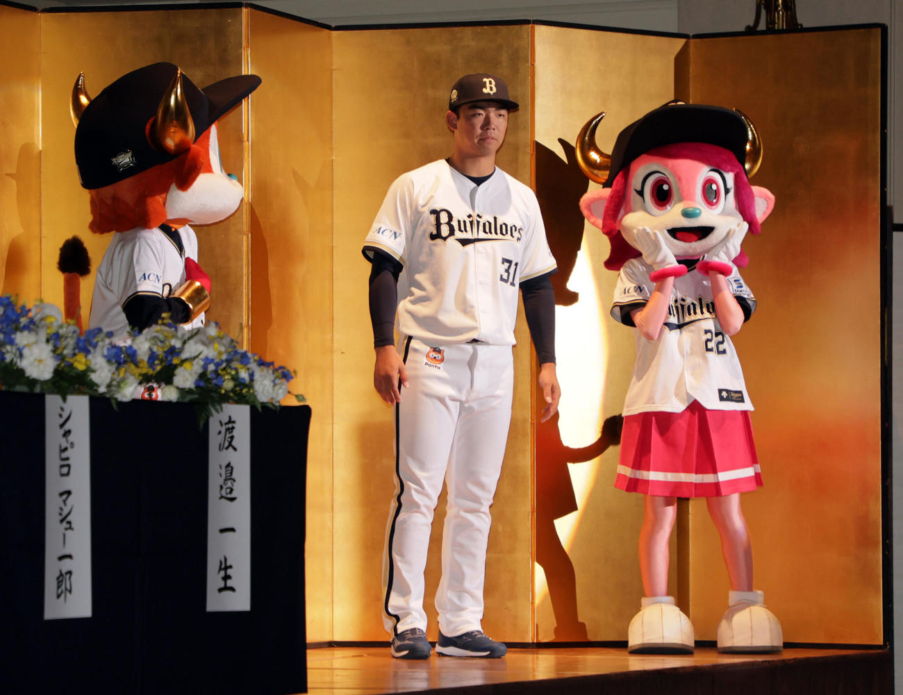 オリックスの新人選手入団発表記者会見で登壇する藤川敦也（撮影・宮崎幸一)