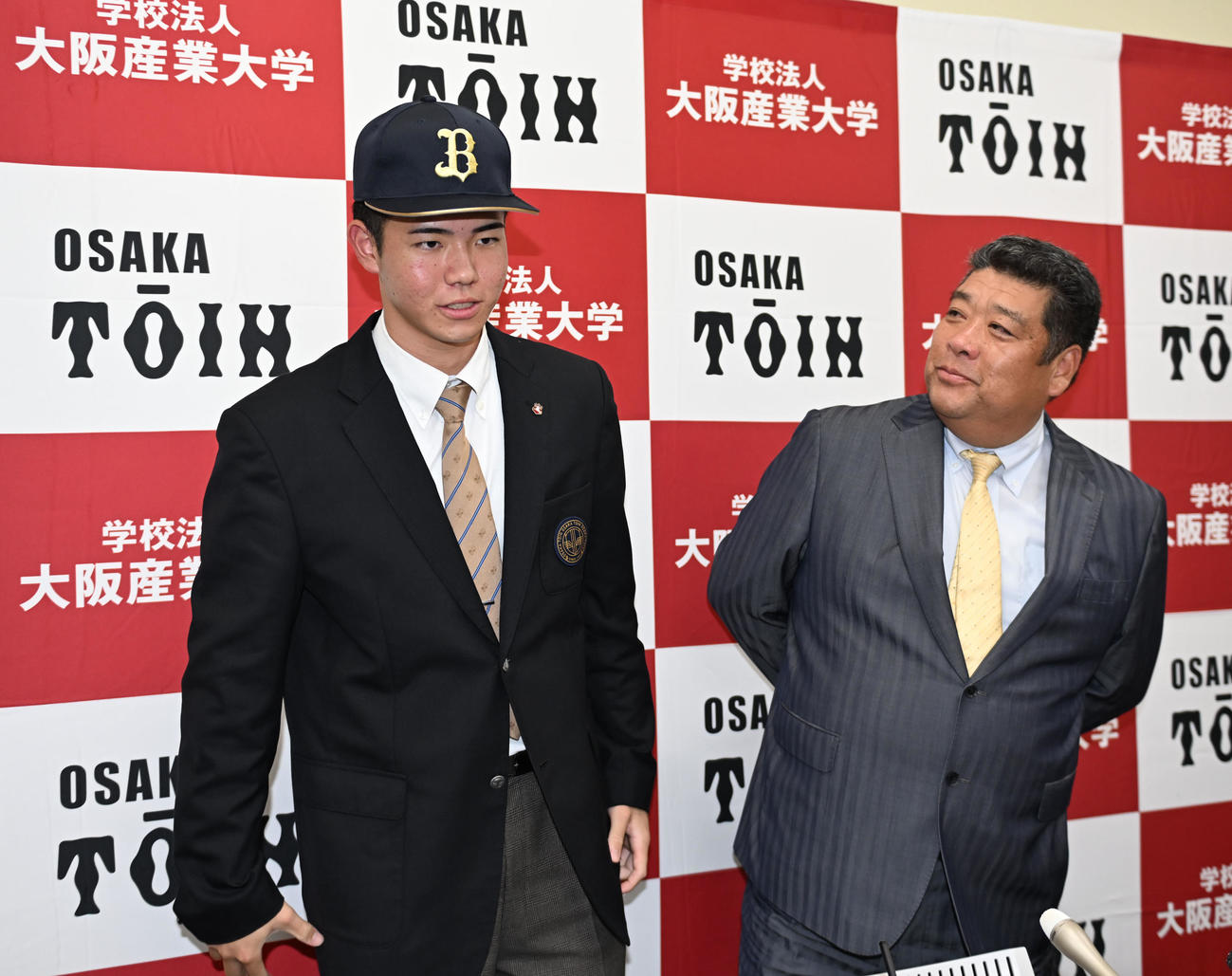 オリックスの帽子をかぶった姿に「似合ってるな」と西谷監督から声をかけられる森陽樹（2025年撮影）