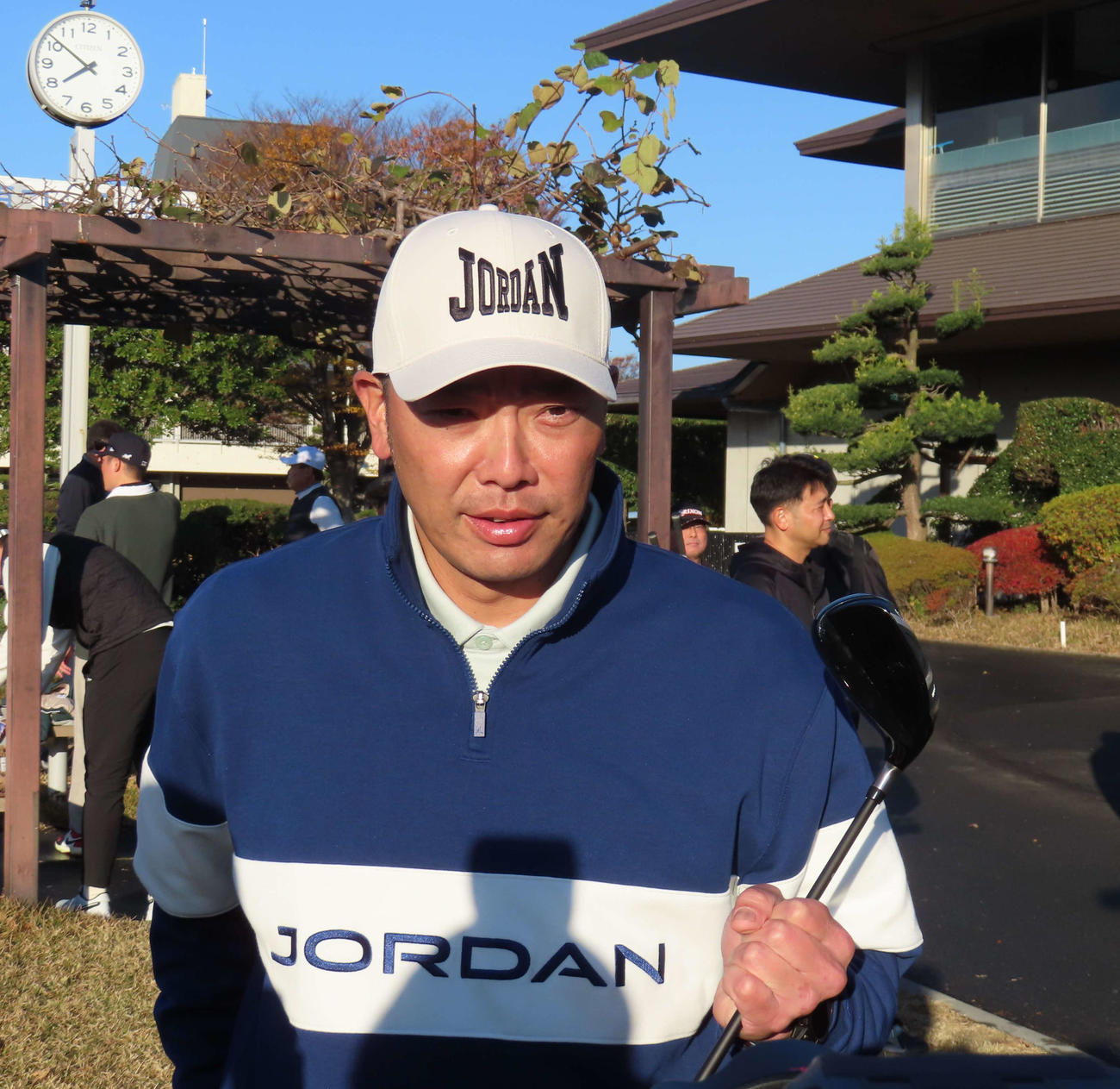 納会ゴルフに参加した巨人阿部監督（撮影・水谷京裕）
