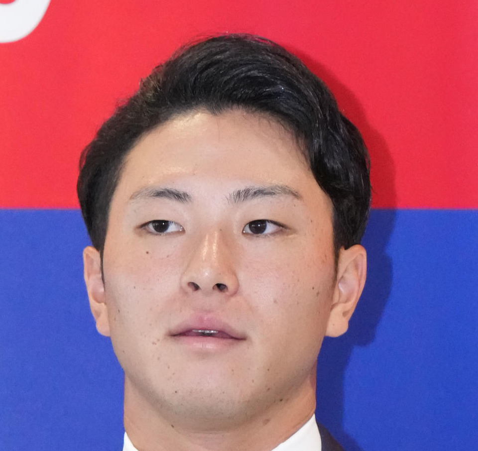 取材に応じる加藤翼（撮影・森本幸一）