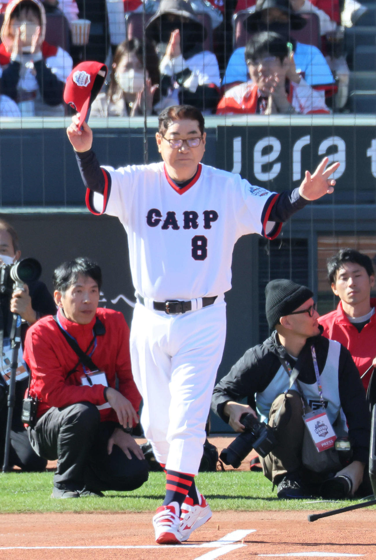 カープレジェンドゲーム2025　あいさつした山本浩二（撮影・加藤孝規）