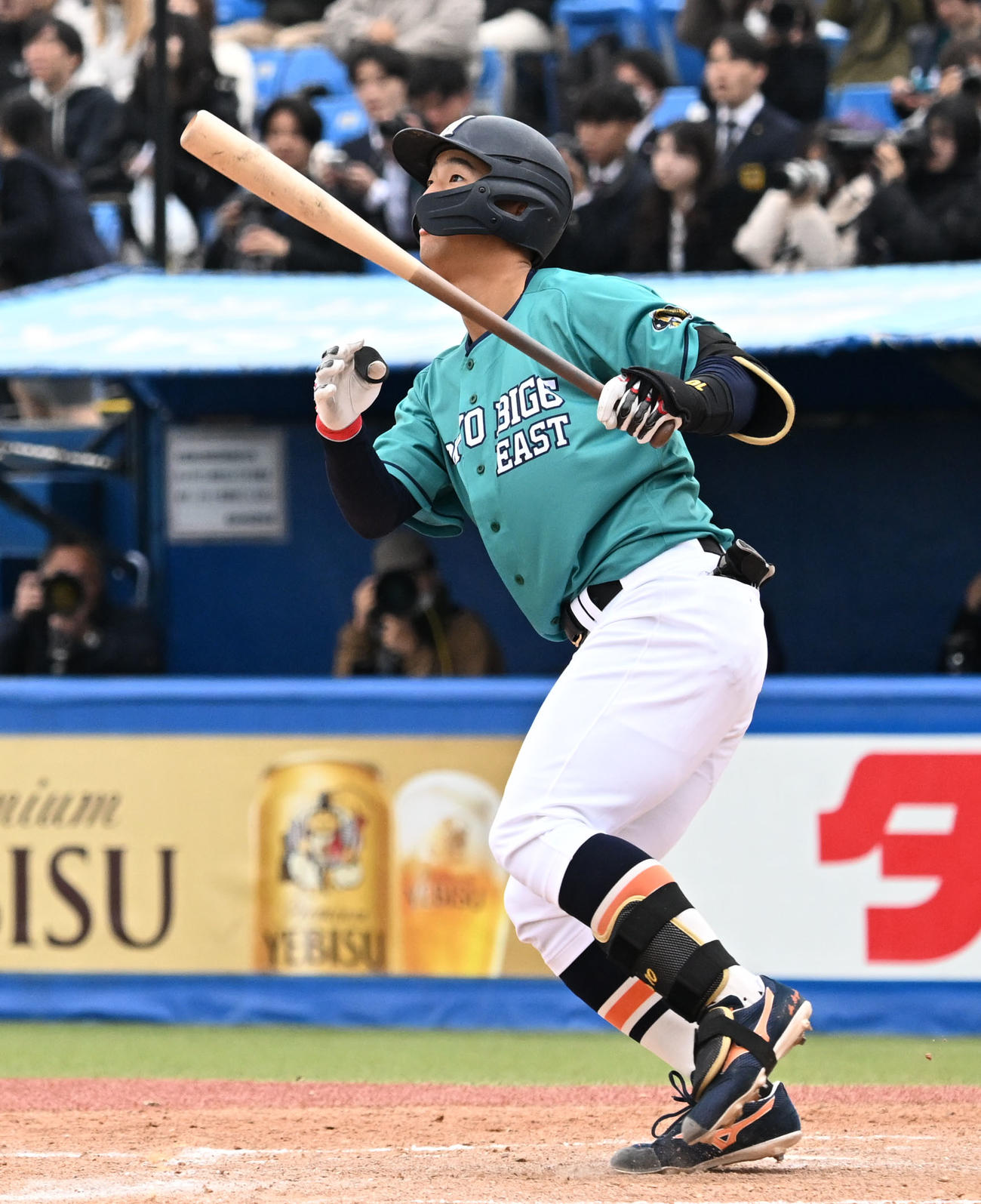 5回裏East1死一塁、松下が左越えに2点本塁打を放つ（撮影・千葉一成）