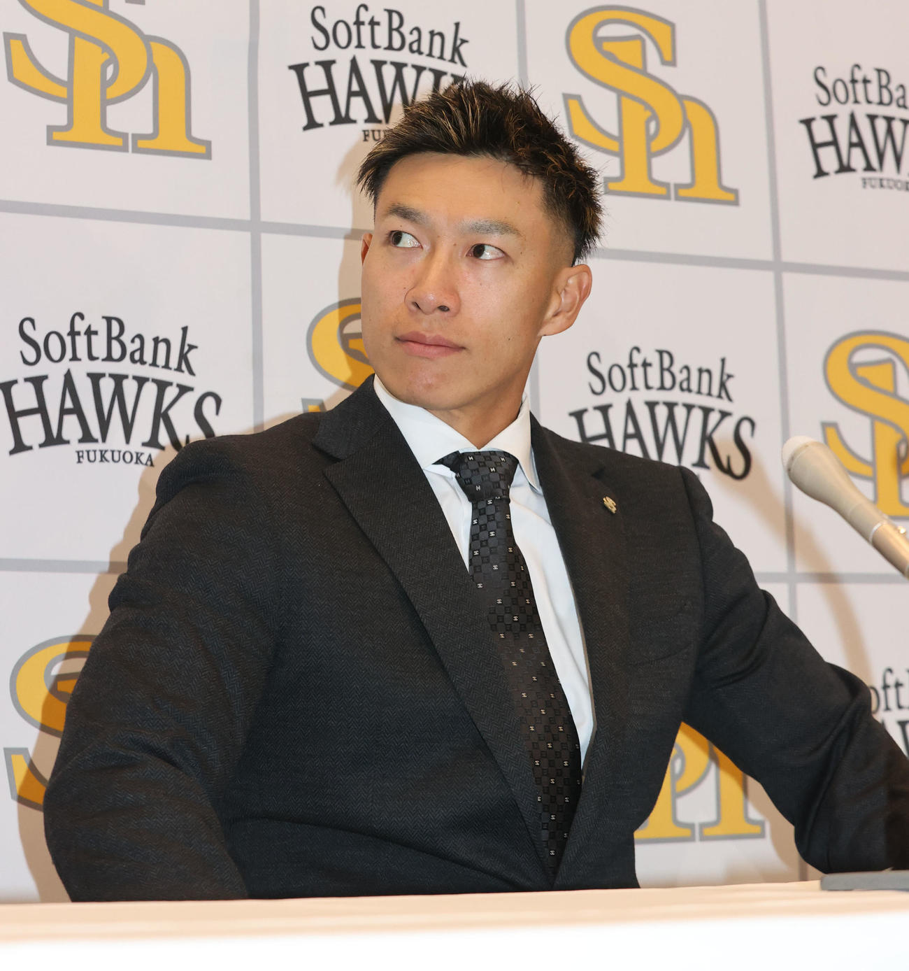 契約更改の会見を終えた柳田（撮影・梅根麻紀）