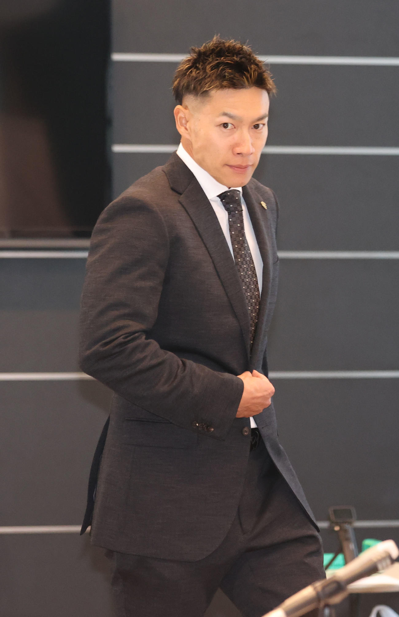 契約更改を終えた柳田（撮影・梅根麻紀）