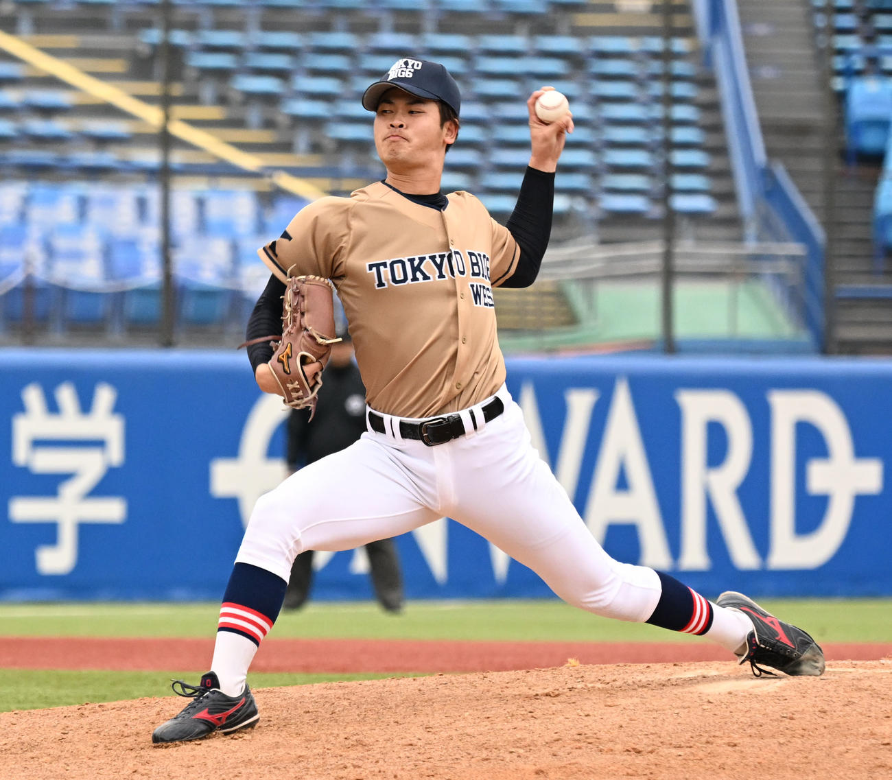6回に登板したチームWestの慶大・渡辺和（撮影・千葉一成）