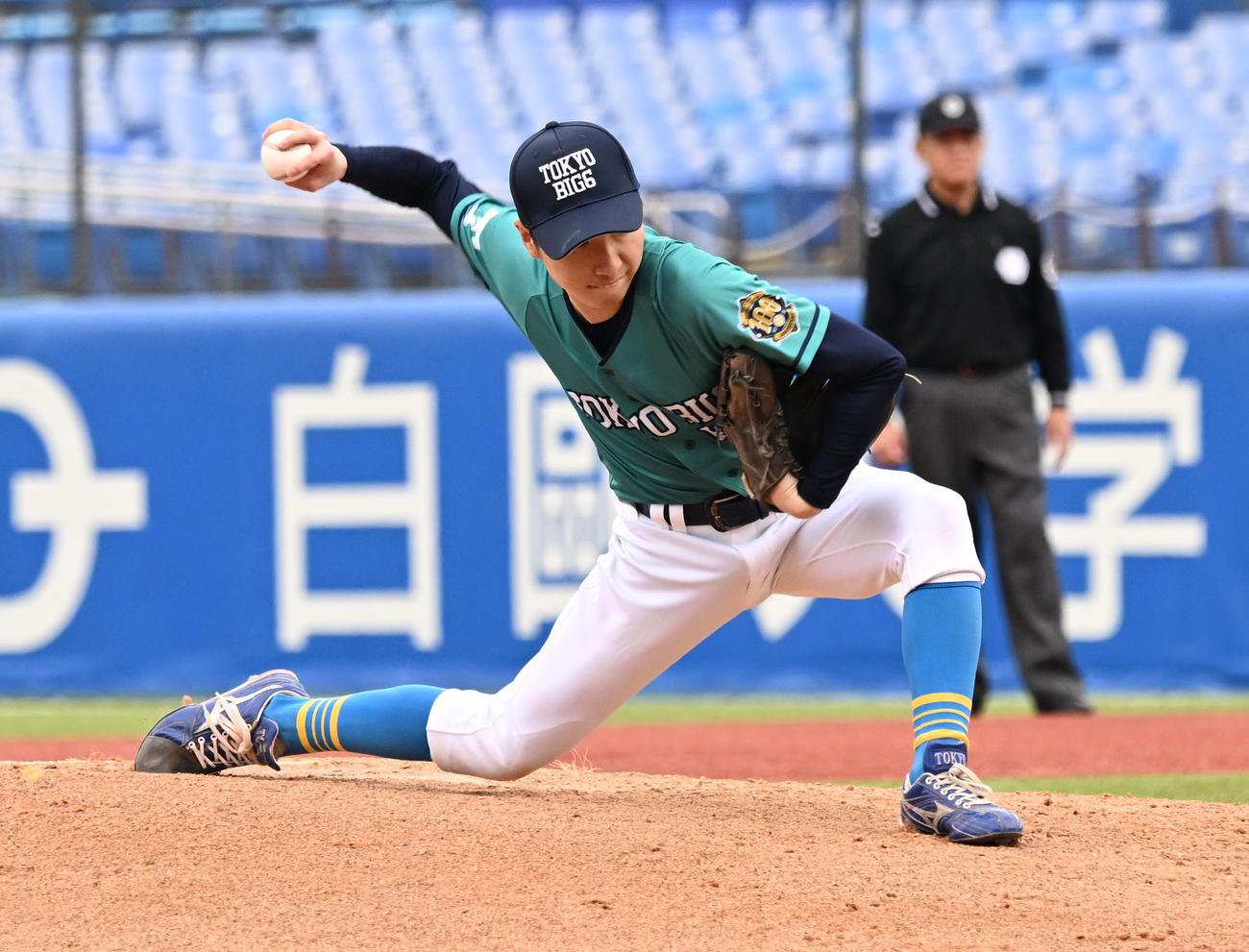 4回に登板したチームチームEastの東大・渡辺向（撮影・千葉一成）
