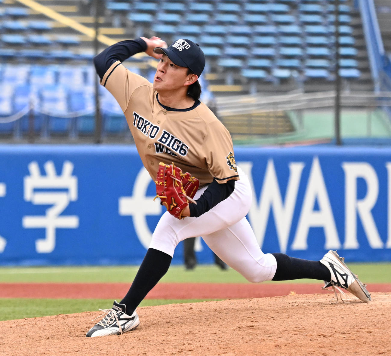 7回に登板したチームチームWestの立大・竹中（撮影・千葉一成）