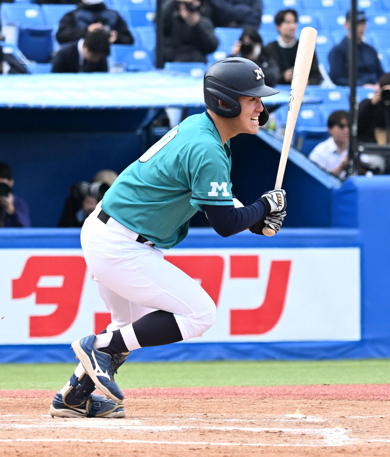 2回裏East2死一、三塁、木本が右前に適時打を放つ（撮影・千葉一成）