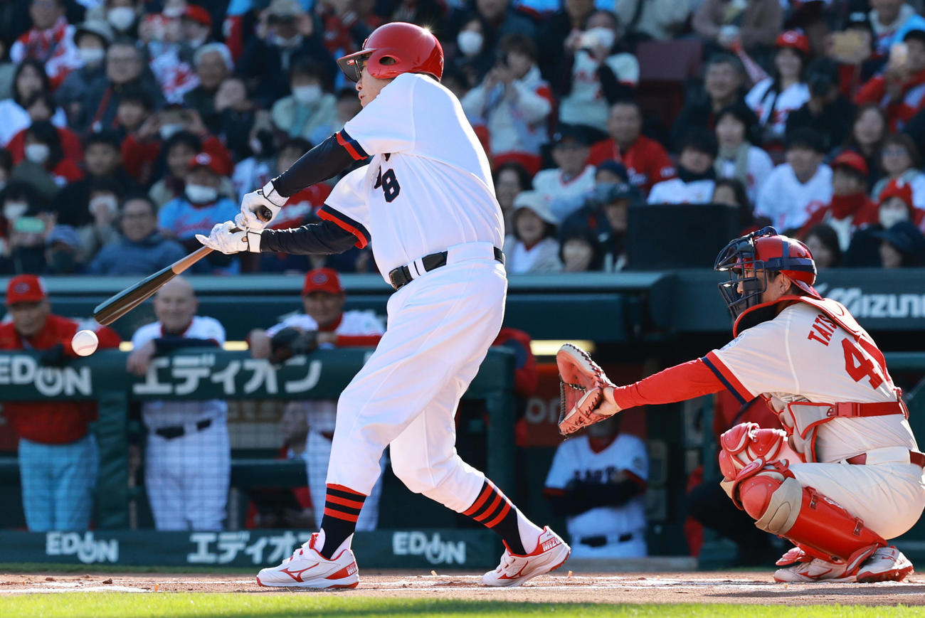 広島のレジェンドゲームに出場した山本氏＝2025年11月29日（撮影・野上伸悟）