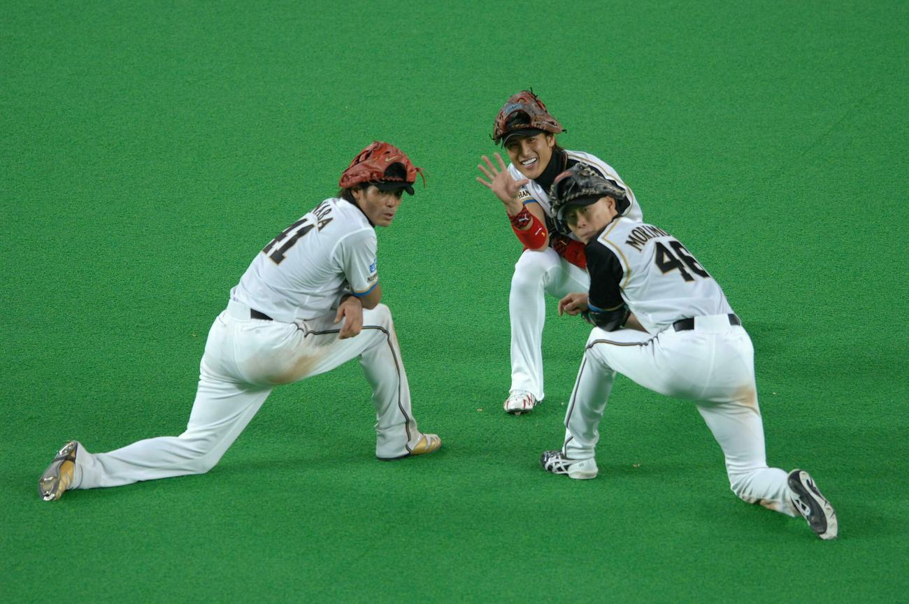 右から森本稀哲、新庄剛志、稲葉篤紀（2006年10月撮影）