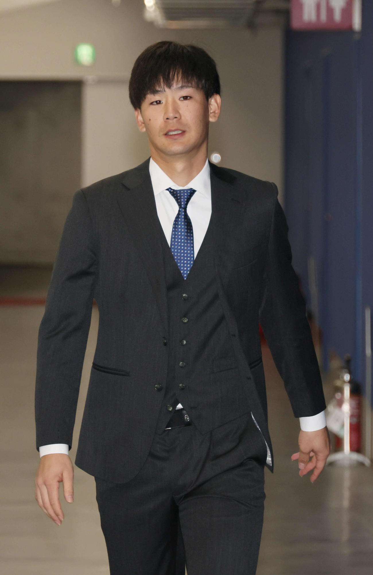 契約更改にのぞむ広島森浦（撮影・加藤孝規）