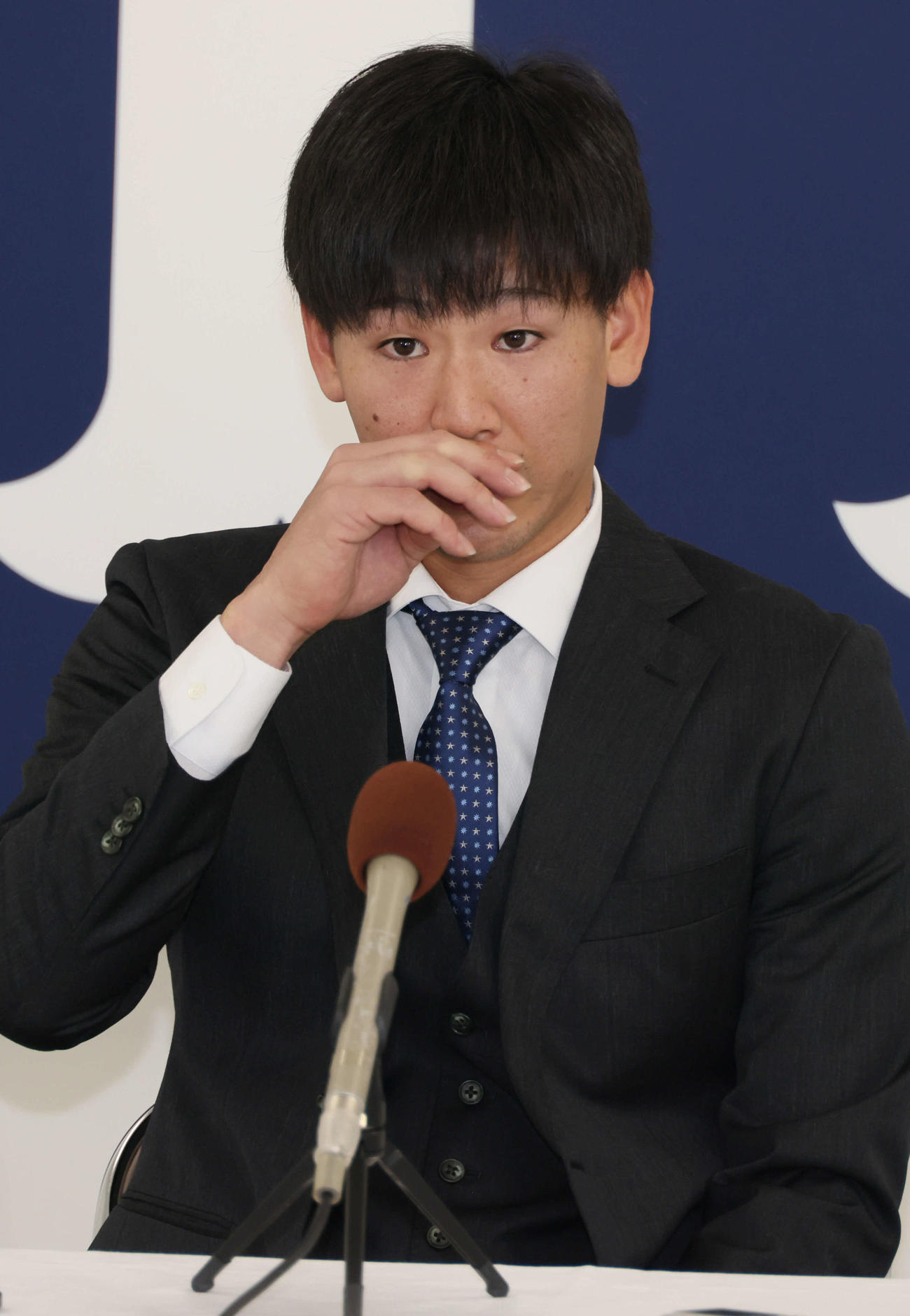 契約更改し、会見する広島森浦（撮影・加藤孝規）