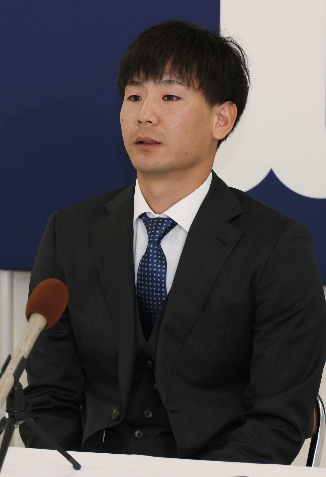契約更改し、会見する広島森浦（撮影・加藤孝規）