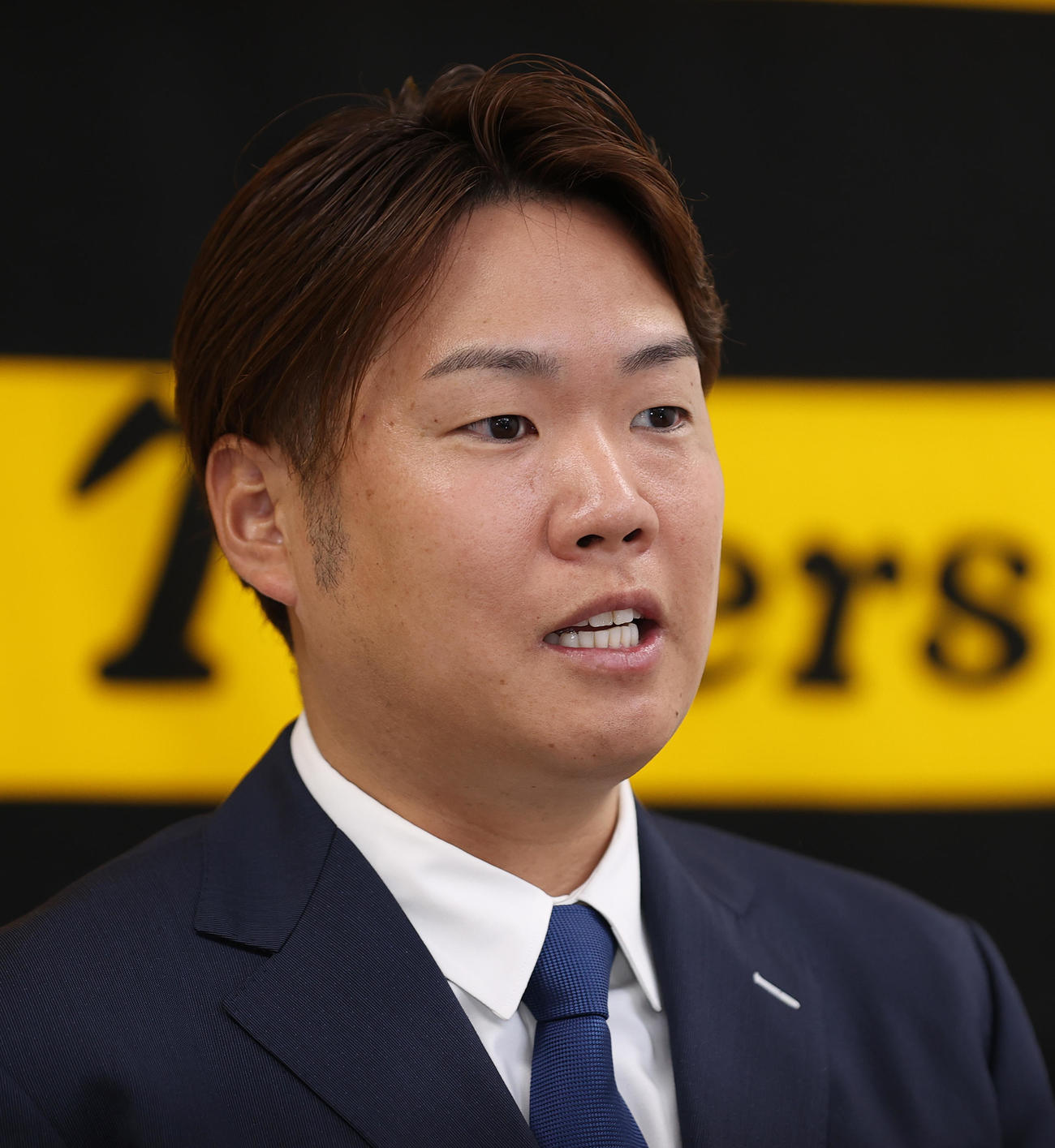 契約更改を終え報道陣に話す阪神西勇（撮影・上山淳一）