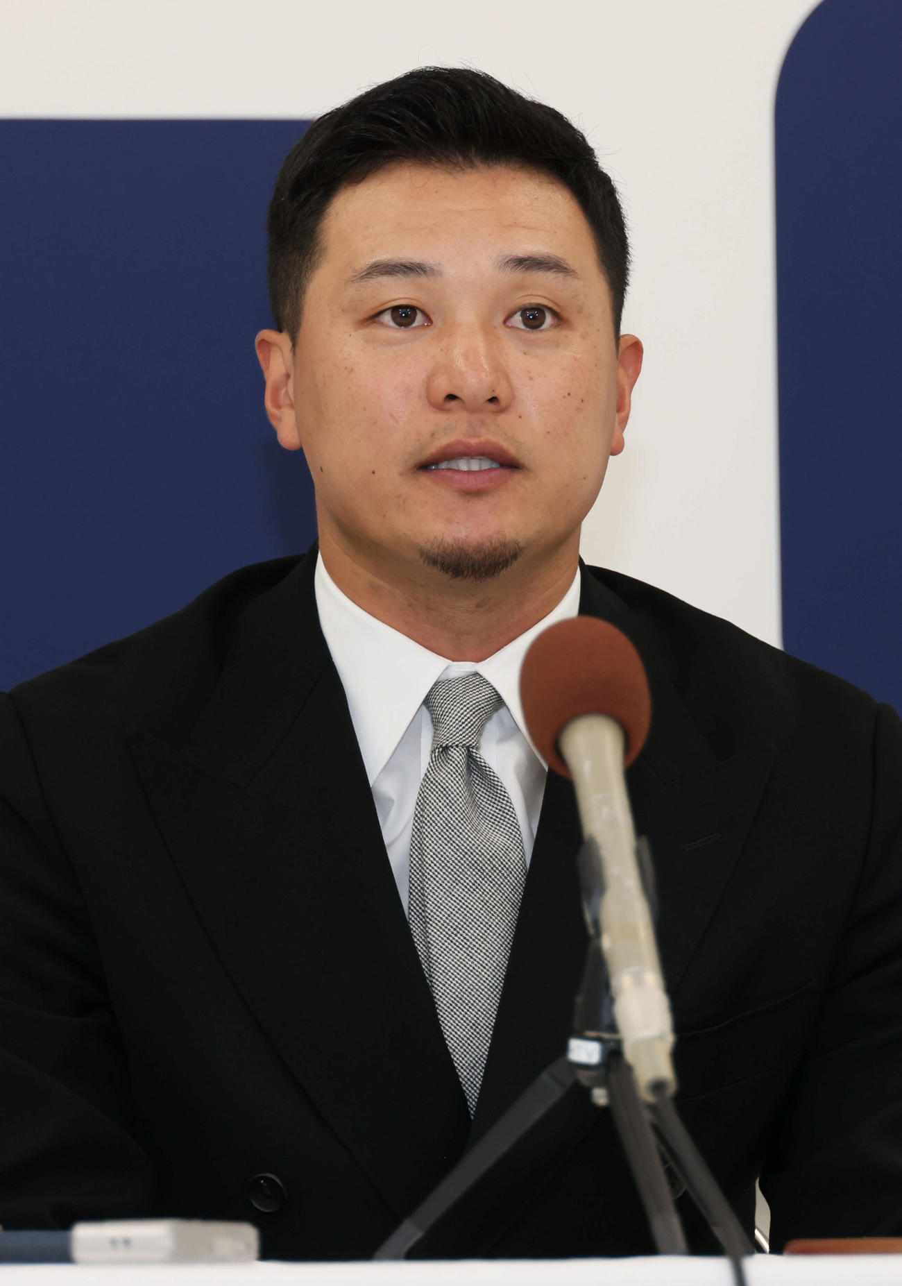 契約更改し、会見する広島森（撮影・加藤孝規）